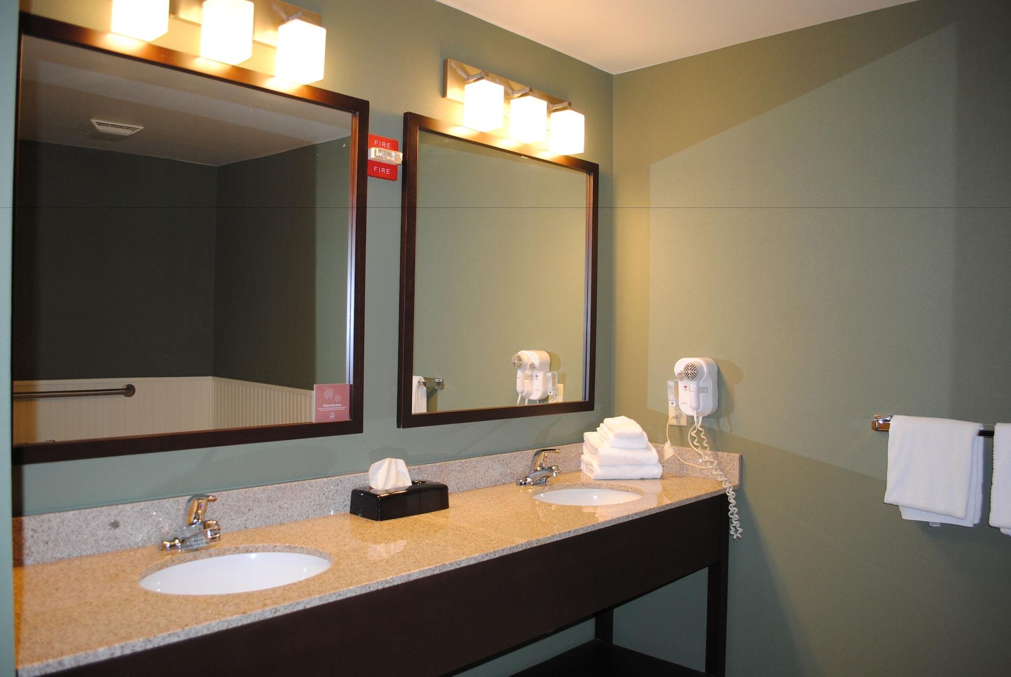 Sleep Inn & Suites Queensbury - Lake George Экстерьер фото