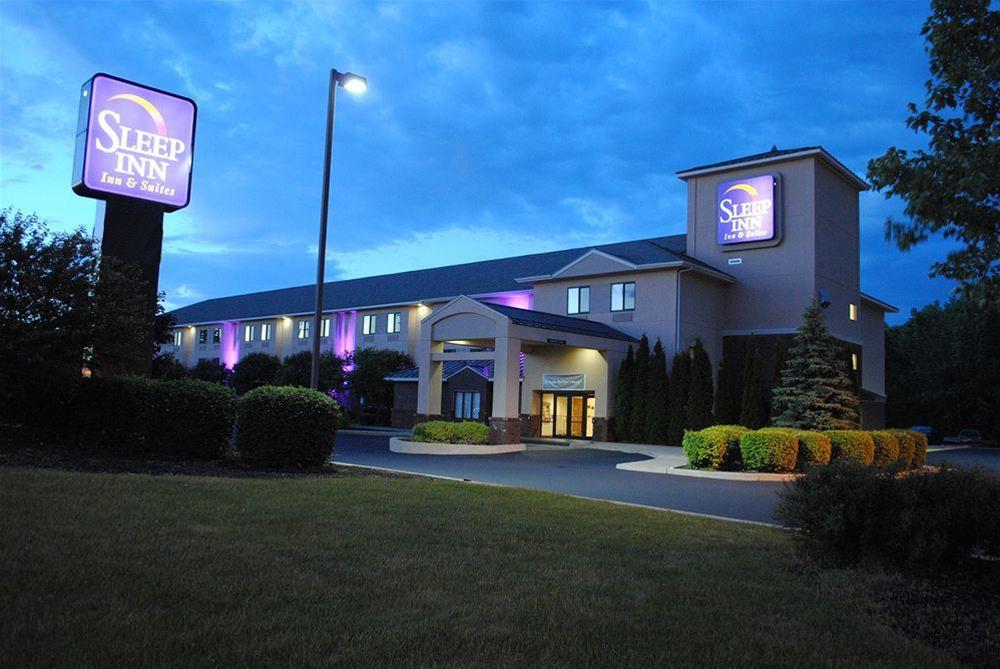 Sleep Inn & Suites Queensbury - Lake George Экстерьер фото