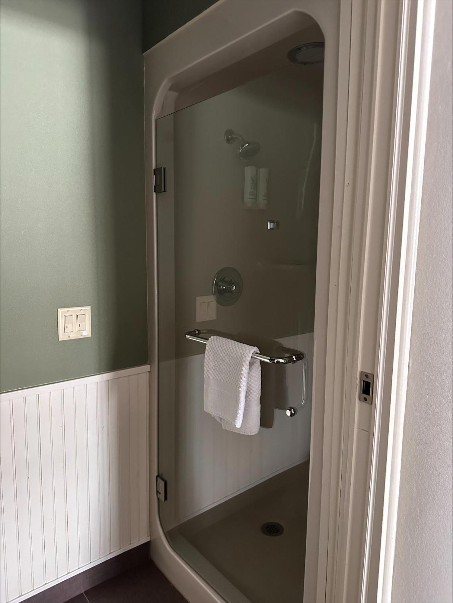 Sleep Inn & Suites Queensbury - Lake George Экстерьер фото