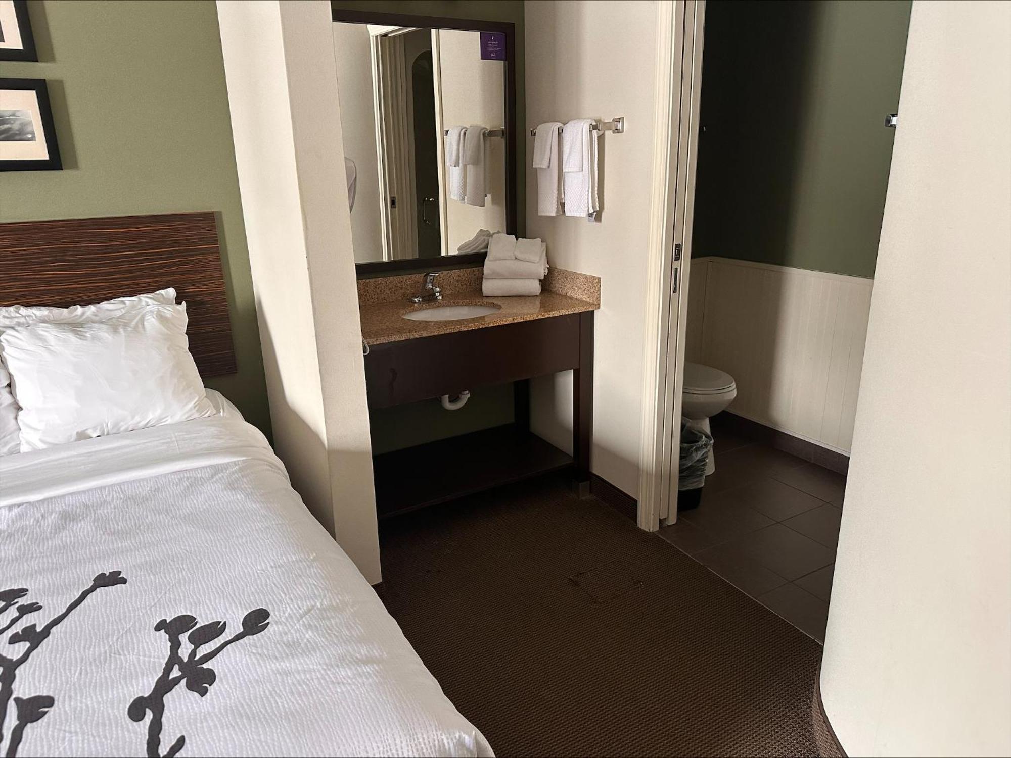 Sleep Inn & Suites Queensbury - Lake George Экстерьер фото