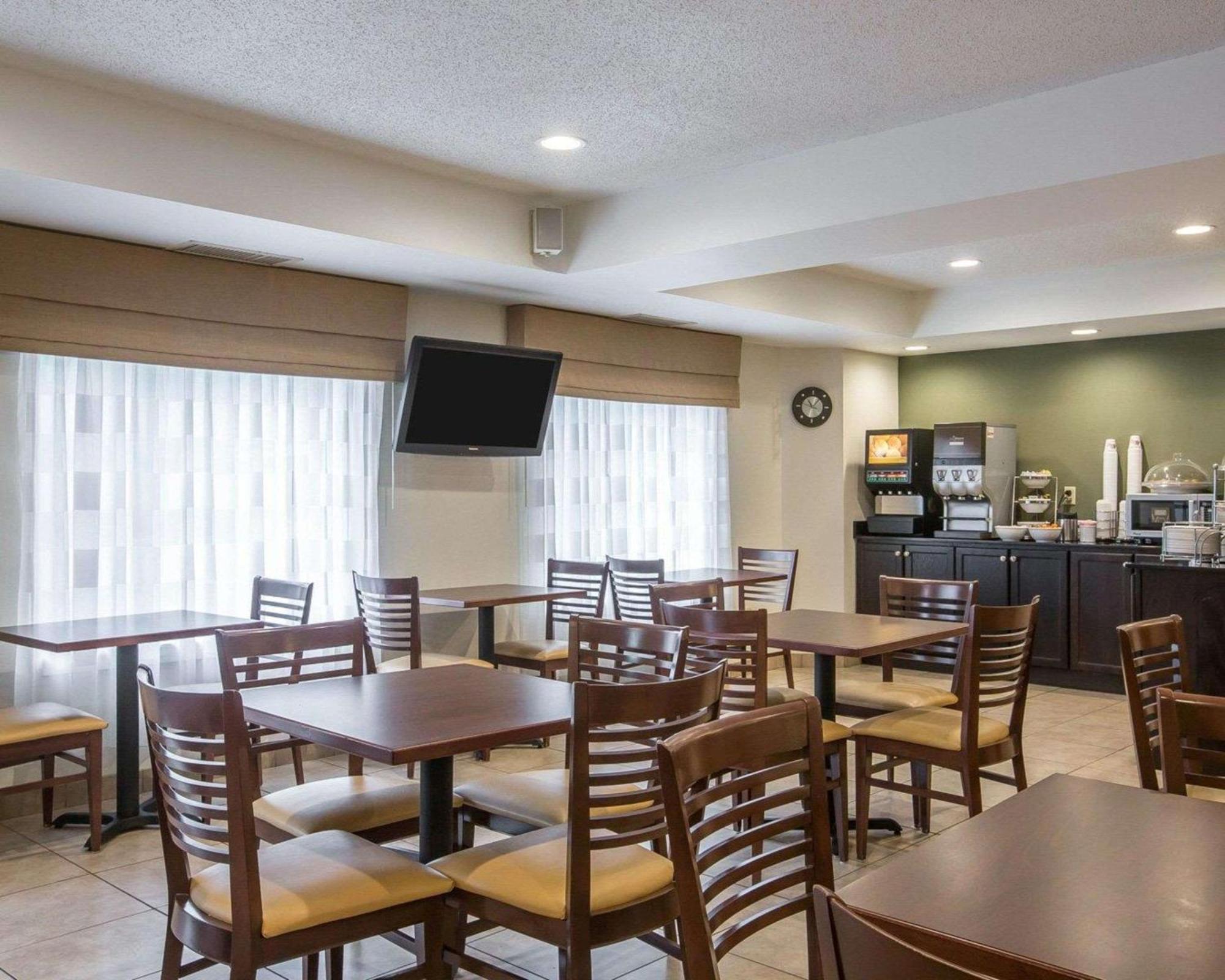 Sleep Inn & Suites Queensbury - Lake George Экстерьер фото