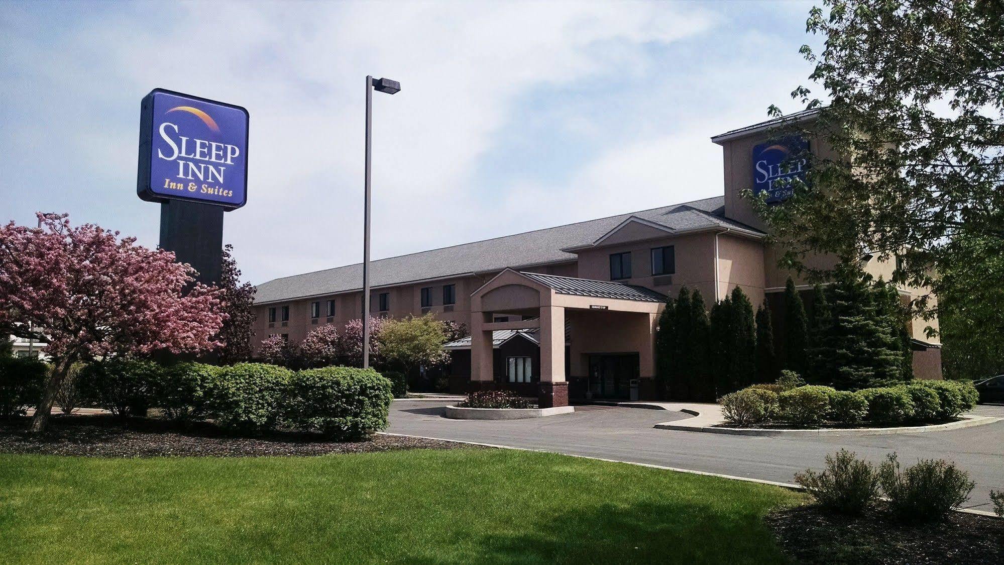 Sleep Inn & Suites Queensbury - Lake George Экстерьер фото